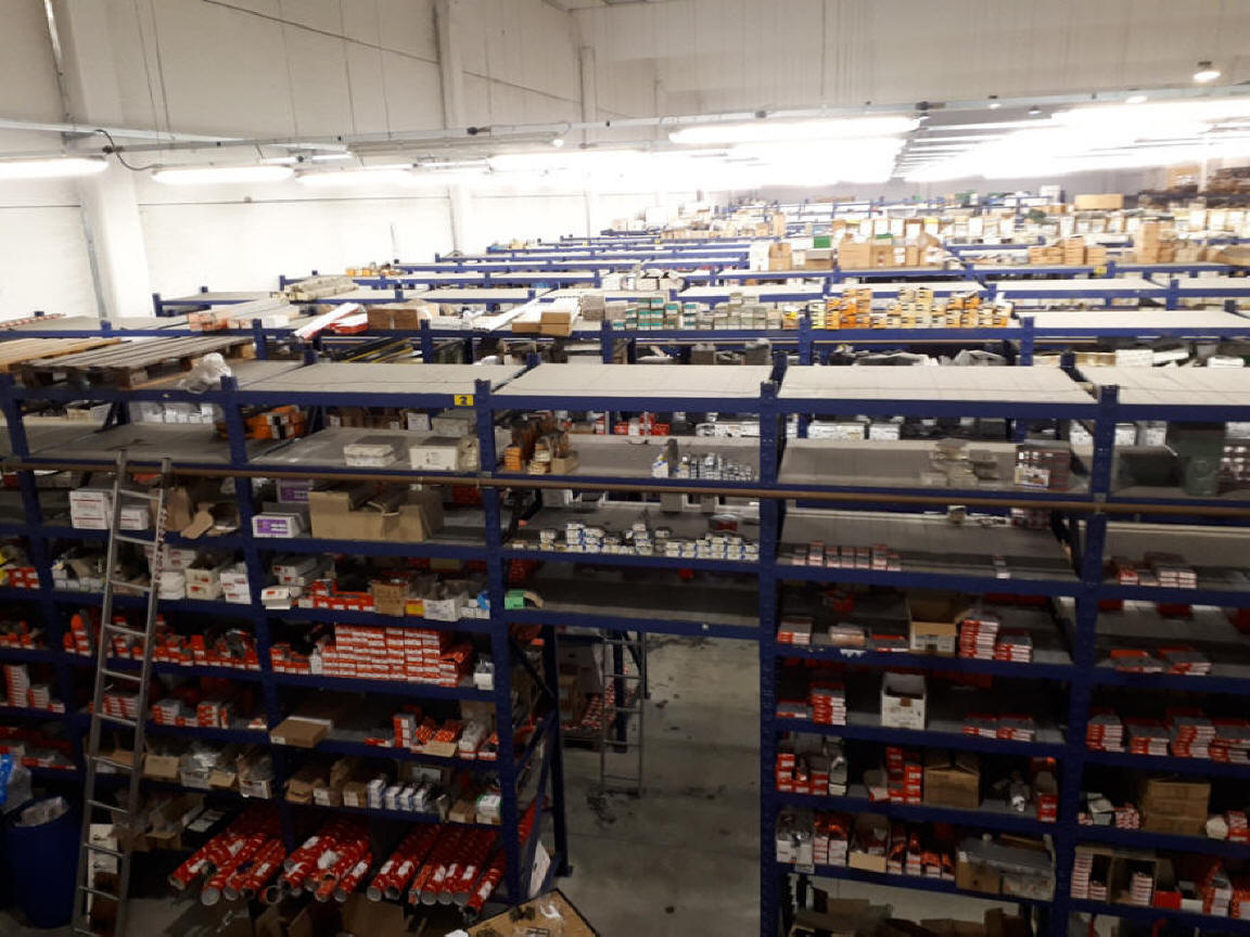 Interno Ferramenta Conti