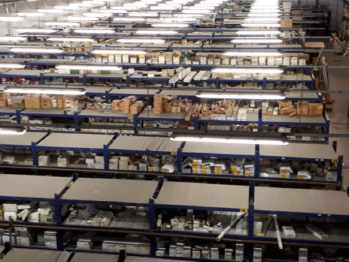 Interno Ferramenta Conti