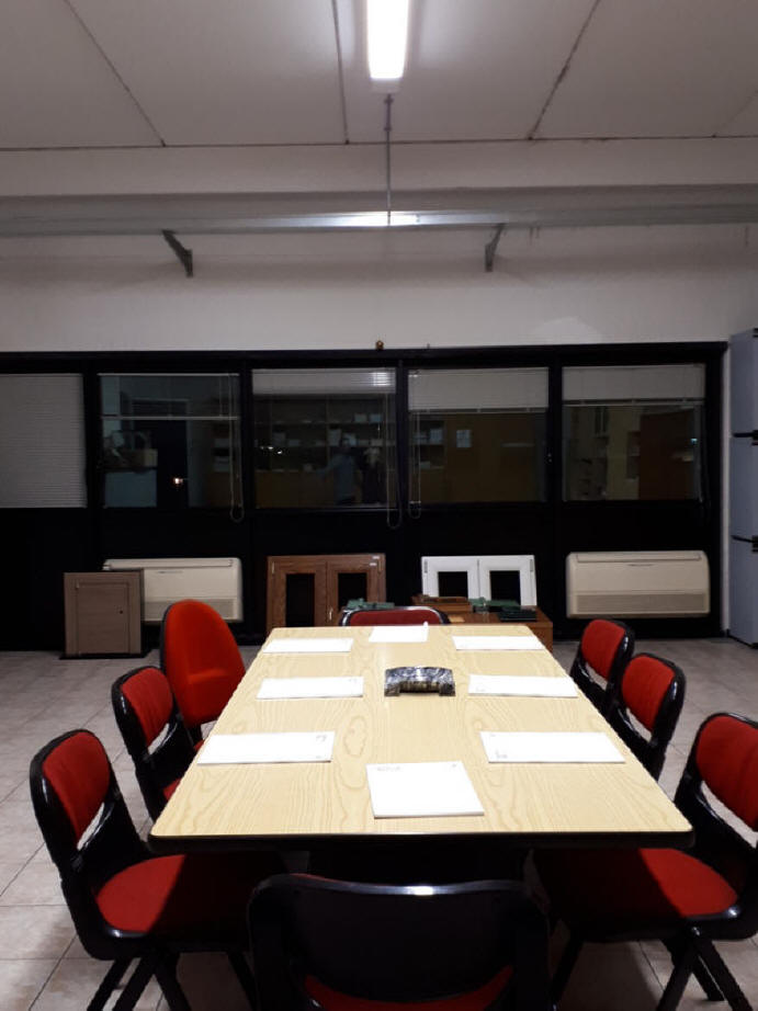 Interno Ferramenta Conti